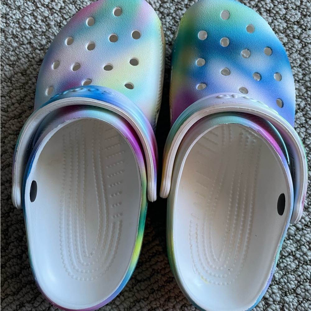 Women’s Crocs Size 6: Pastel Multicolor Clogs